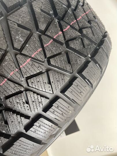 Bridgestone Blizzak DM-V2 235/65 R17 108S