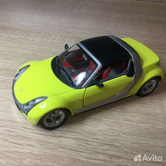 Модель Burago smart 1/24