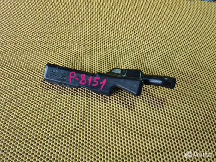 Резонатор воздушного фильтра передний правый