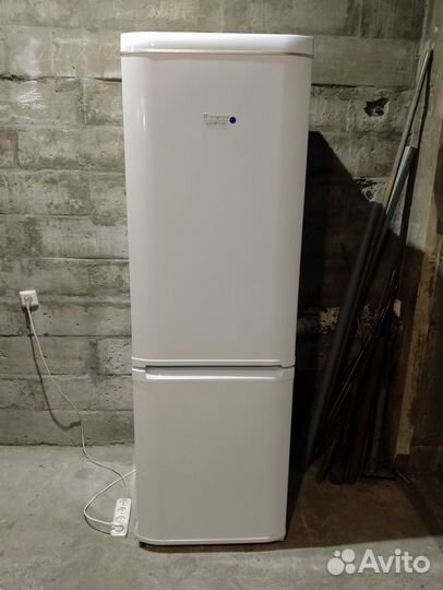 Холодильник бу ariston