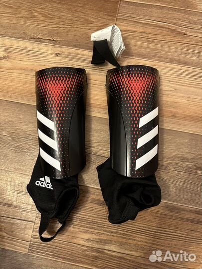 Футбольные щитки