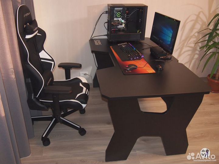 Игровой компьютерный стол Generic Comfort Gamer2