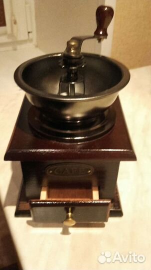 Кофемолка жерновая ручная