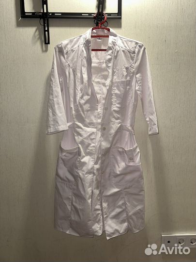 Белый медицинский халат