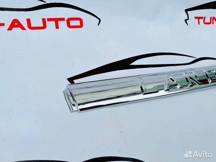 Накладка на 5-ю дверь Toyota LC 200 (хром) Z8182