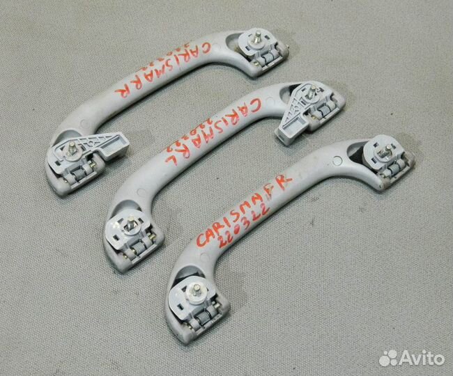 Ручка потолочная Mitsubishi Carisma