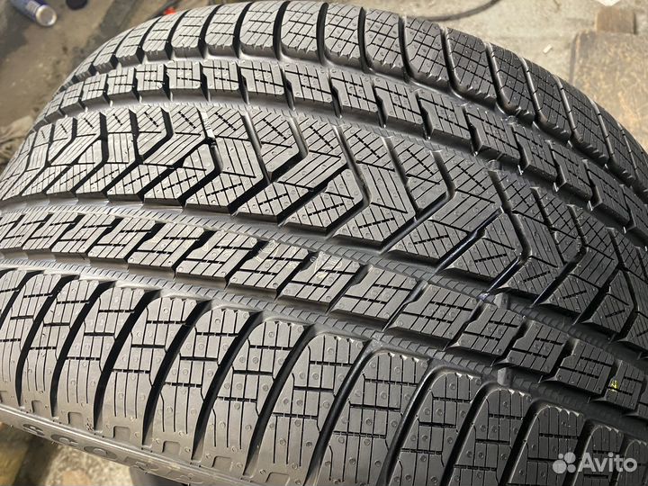 Pirelli Scorpion Winter 315/30 R22 и 275/30 R22 104V