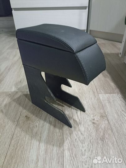 Подлокотник