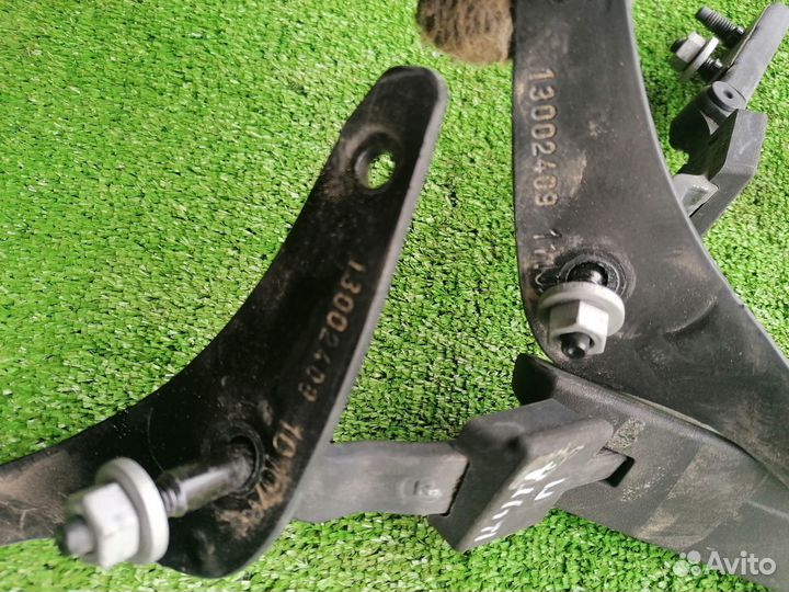 Петля багажника стекла прав на Ford Kuga 2008-2012