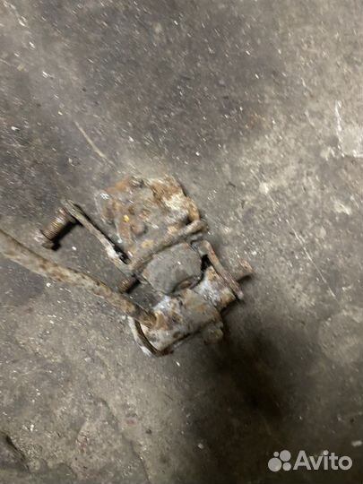 Кронштейн регултора тормозных усилий 2141