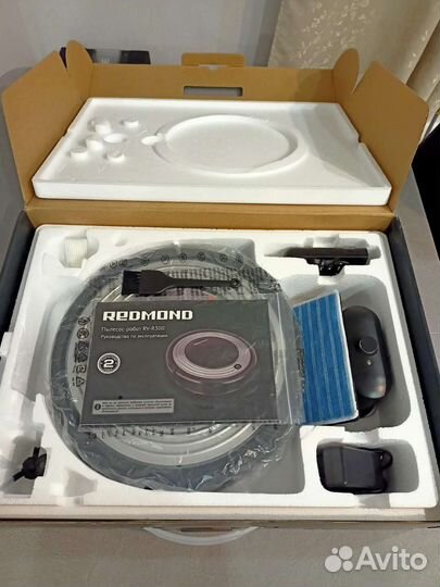 Робот пылесос Redmond с влажной уборкой