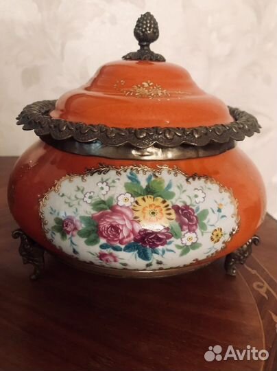 Винтажная фарфоровая ваза-шкатулка с бронзой