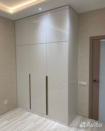 Распашной шкаф