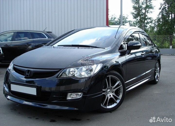 Накладка на передний бампер honda