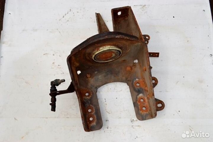 Кронштейн пневморессоры переднего моста, левый MAN