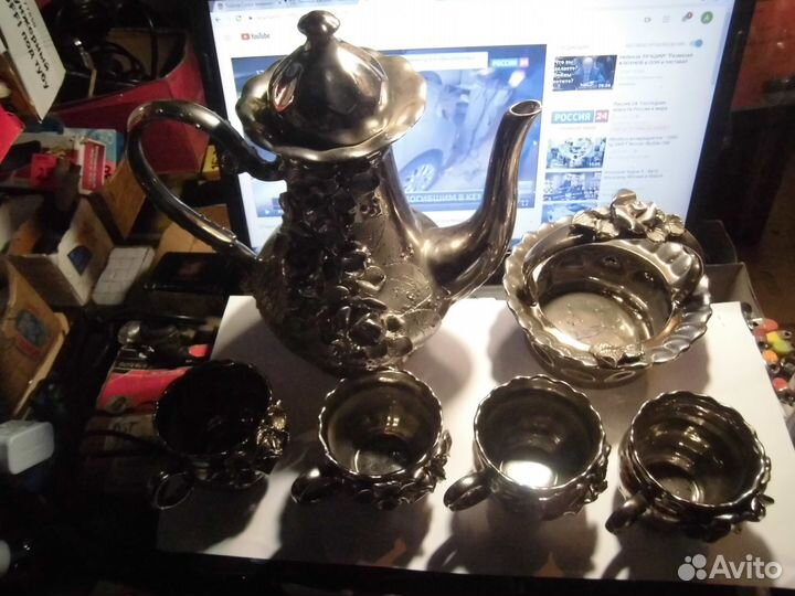 Новый красивый чайный сервиз