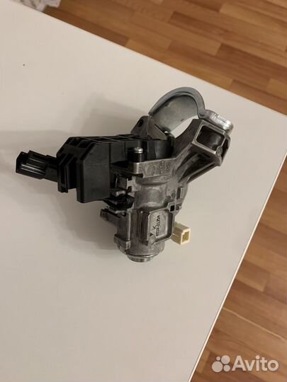 Замок зажигания Toyota corolla