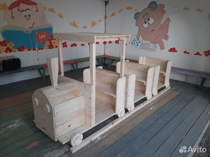 Паровозик деревянный для детской площадки