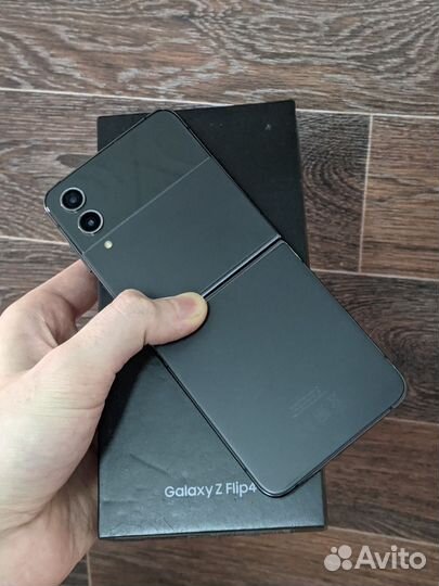 Samsung Galaxy Z Flip4, 8/256 ГБ
