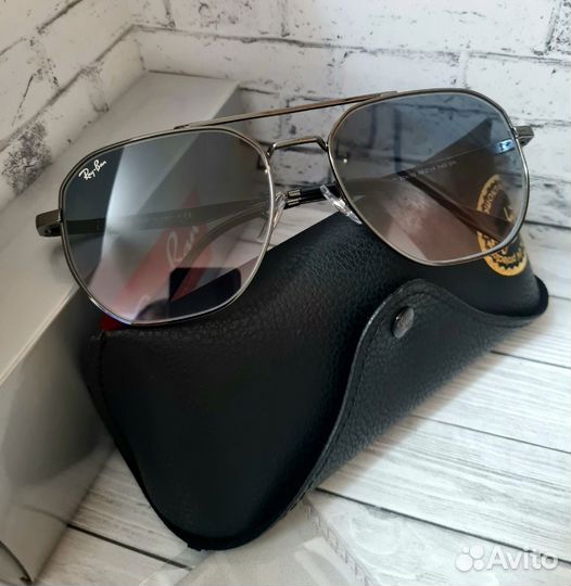 Солнцезащитные очки Ray - Ban RB3724D