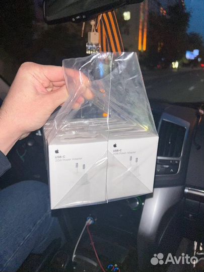 Зарядное устройство Apple 20W USB-C Power Adapter