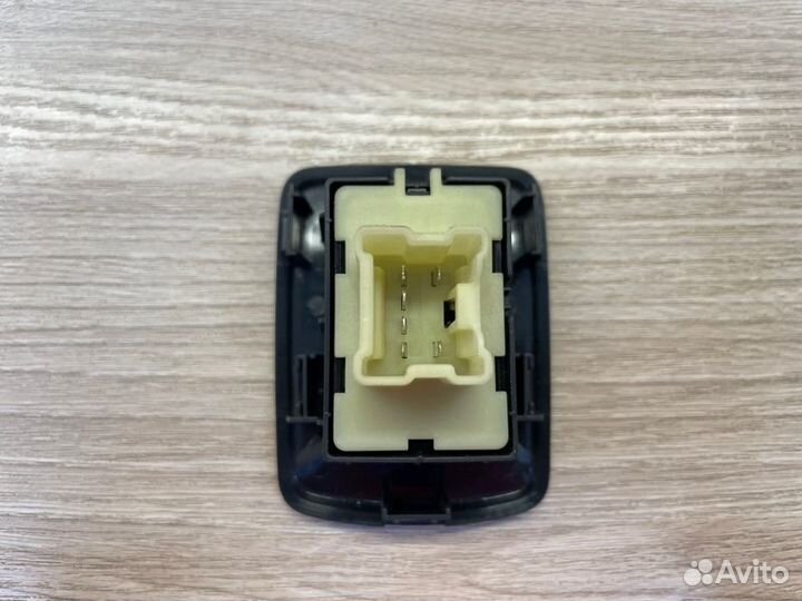 Кнопка стеклоподъемника задняя левая Renault Logan