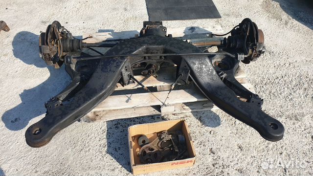 Подрамник в сборе на Mercedes-Benz W126 2,47