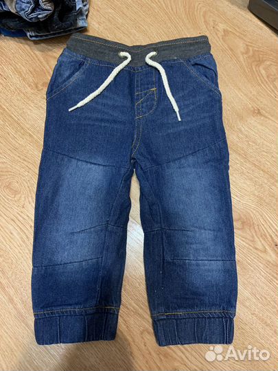 Продам 2 рубашки и джинсы на мальчика