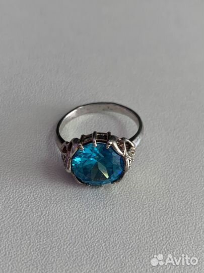 Серебряное кольцо с камнем 925