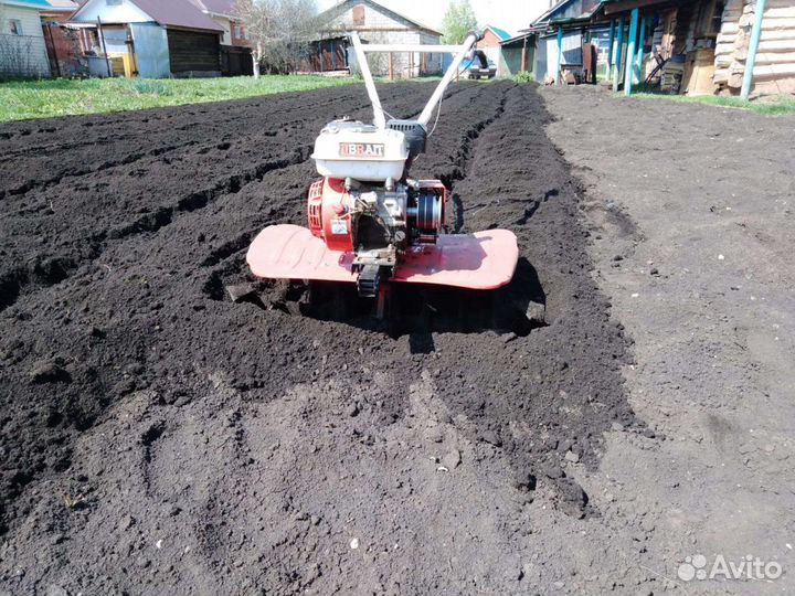 Вспашка земли мотоблоком