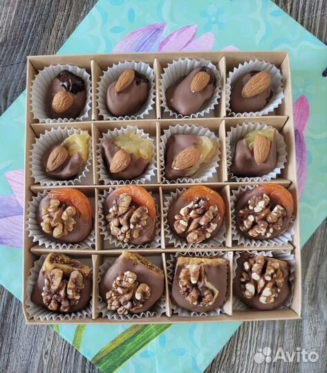 Сухофрукты в бельгииском шоколаде с орехами