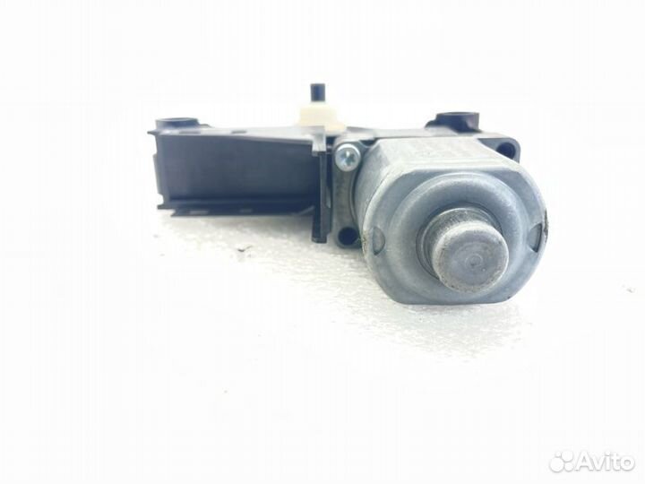 Моторчик стеклоподъемника передний правый