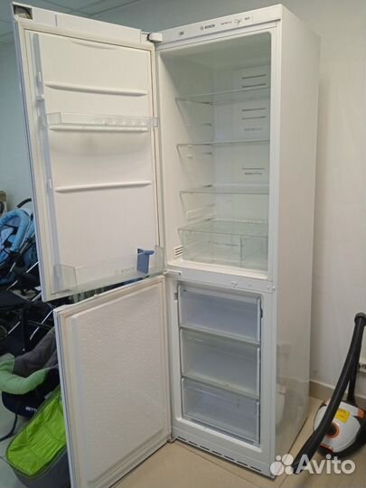 Холодильник Bosch KGN39X25(1)