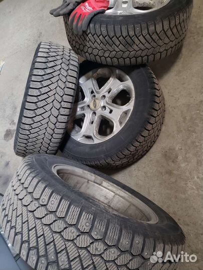 R16 Continental ComTracWinterViking 1 215/60, PCD 5x108 DIA 63.3
