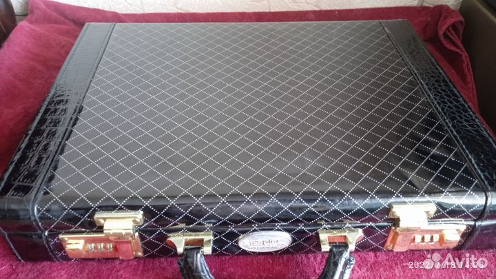 Набор столовых приборов в чемодане 48/49 предметов