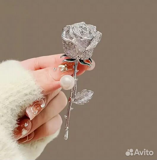 Брошь роза