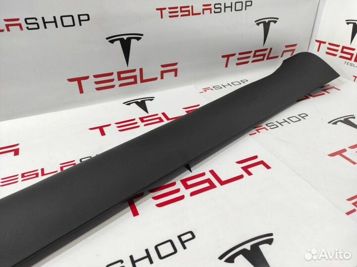Накладка порога рокерной панели Tesla Model Y 2020