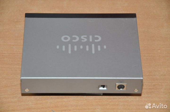 Коммутатор Cisco SF100D-08P