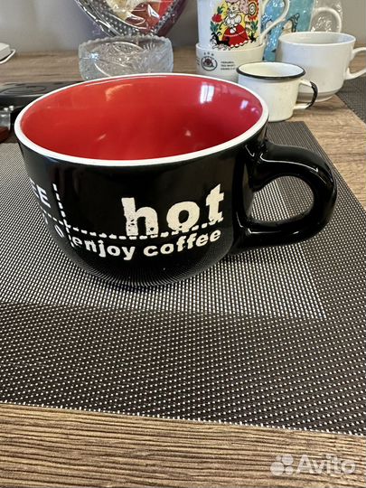 Посуда(кастрюля, чашки, блюдца, вазочка)