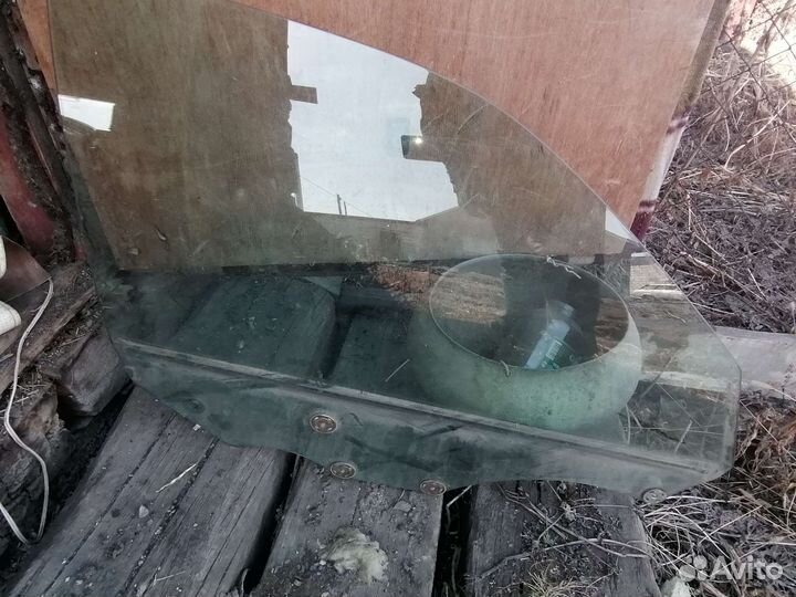 Стекло переднее R /L