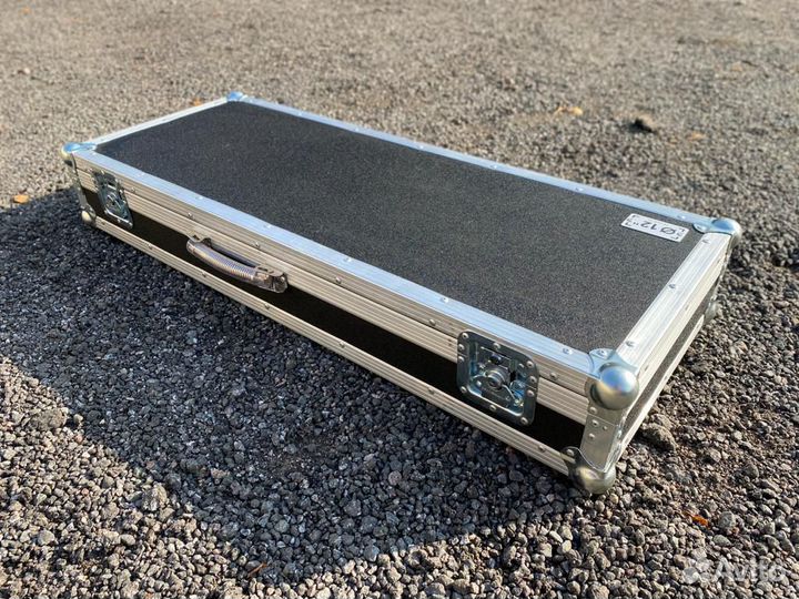 Кейс из пластика с ложементом для двух гитар