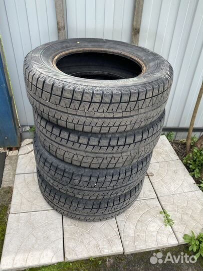 Bridgestone Blizzak DM-V1 215/65 R16 98S