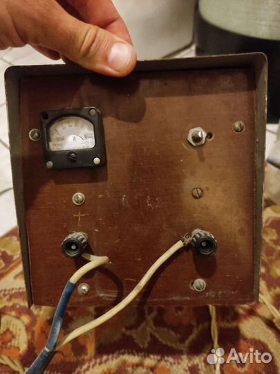 Автомобильное зарядное устройство