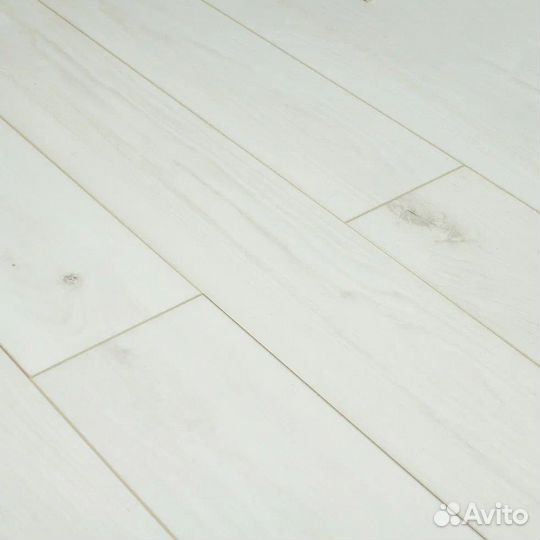 Ламинат влагостойкий новый