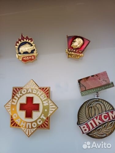 Продам значки