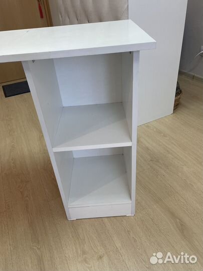 Маникюрный стол