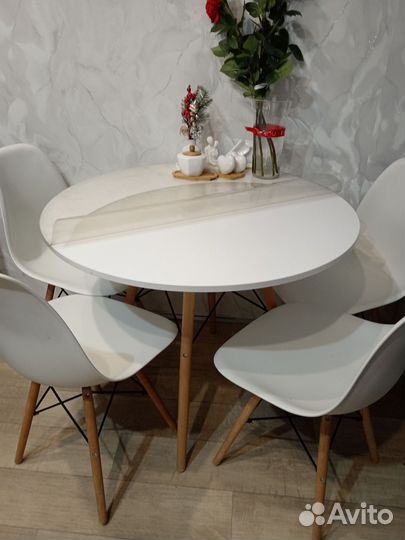 Стол обеденный со стульями