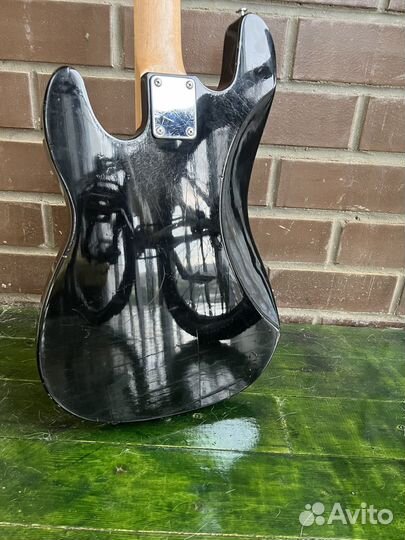 Бас гитара Squier Fender Precision bass