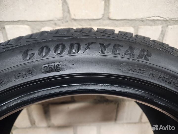 Goodyear UltraGrip Ice 2 225/45 R17 94T