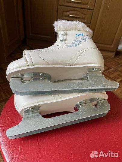 Коньки фигурные (30 размер, длина стельки 19 см)